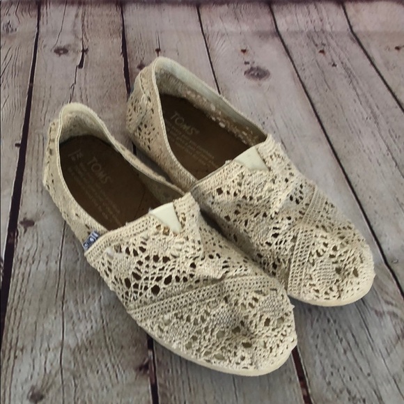 cream lace toms